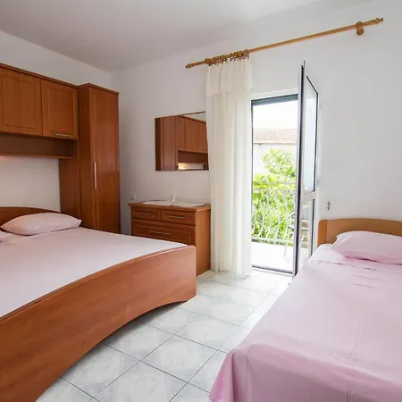 Apartment By The Sea Sucuraj, Hvar - 566