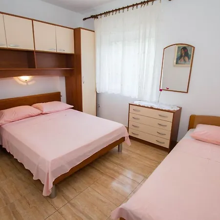 Apartment By The Sea Sucuraj, Hvar - 566 *
