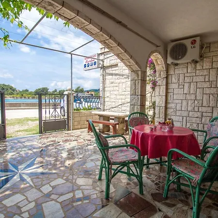 Apartment By The Sea Sucuraj, Hvar - 566 Sućuraj