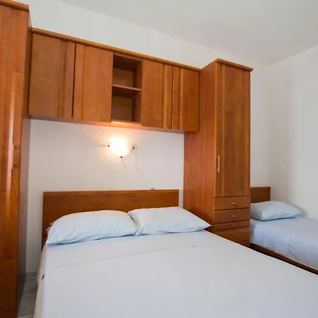 Apartment By The Sea Sucuraj, Hvar - 566 Sućuraj